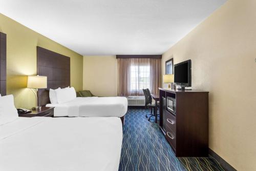 Queen Room with Two Queen Beds - Non-Smoking