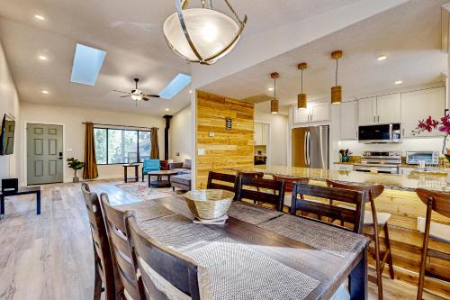 Pine Forest Hideaway - Tap to explore photos