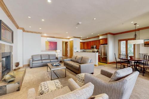 獅子廣場溫德姆假日租賃酒店 (Lion Square Lodge) in 範爾 (CO)