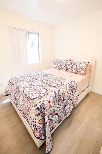 Cozy 2 Bedroom 1 Bathroom Apartment Ideal for Small Group in Koreatown Free Gated Parking Full Kitch, Los Angeles (foto 10)