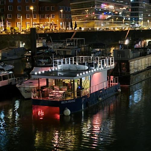 Hausboot Iron Franz- Entspannung auf dem Wasser, Düsseldorf (Foto 3)