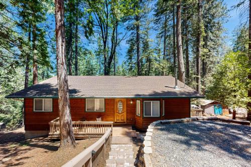 Fire Pit, Near Lake: 'Evergreen Escape' in Arnold, Арнолд