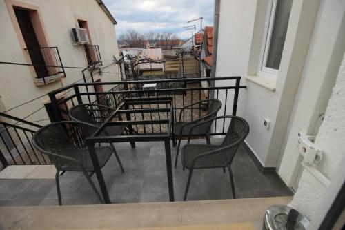 One-Bedroom Apartment with Balcony image 2
