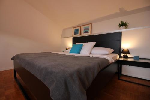 One-Bedroom Apartment with Balcony image 9
