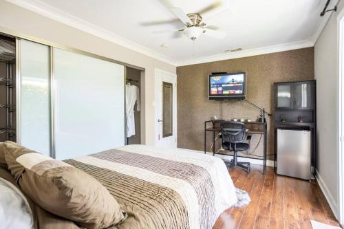 Bedroom Suite with Private Entrance, Los Angeles (photo 3)