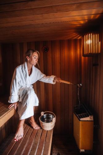 ซาวน่า, Hara House in ไบรท์