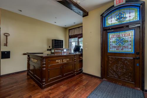 Fuajee, The Roxy Cape Vincent in Cape Vincent (NY)