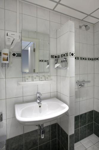 Bathroom, Luxer Hotel in Amsterdam