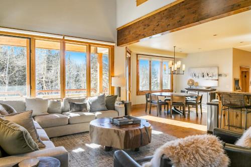 Telemark A by AvantStay Ski In Ski Out at the Heart of Mountain Village w Hot Tub in Telluride, USA
