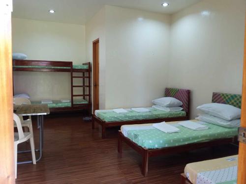 3 twin beds, 1 bunk bed