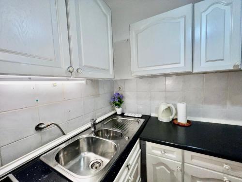 City Center One-Bedroom Loft Apartment - image 3