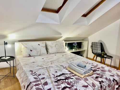 City Center One-Bedroom Loft Apartment - image 5