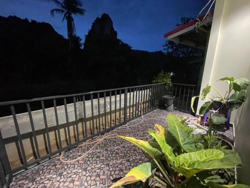 ภูผา เฮ้าส์ รีสอร์ท in Ban Mung