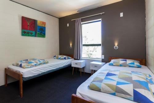 Around The World Backpackers Room Type - Budget Twin Room