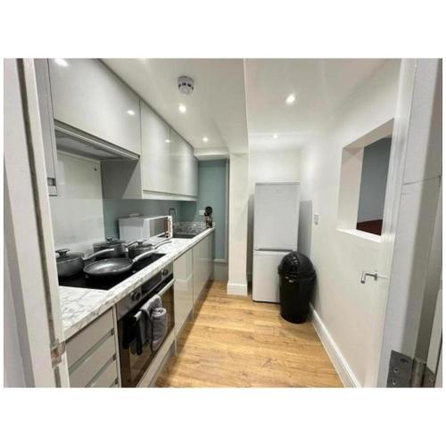 FB- Spacious 2 Bed Flat Near Edgware Road - image 10
