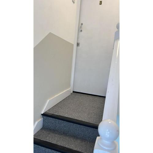 FB- Spacious 2 Bed Flat Near Edgware Road - image 3