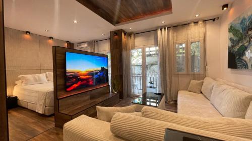 Alfa Luxury Home 3, Atény