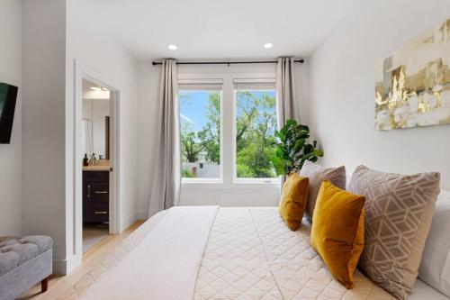 Modern Luxury Retreat, Rooftop Deck, Sleeps 16 in Nashville, USA