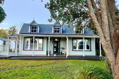 Utvendig, The Oaks- a beautifully appointed 1890s villa in Featherston