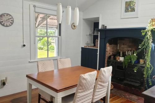 Fasiliteter, The Oaks- a beautifully appointed 1890s villa in Featherston