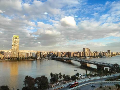 شقه فندقية علي النيل مباشر – khách sạn tại Thành phố Giza