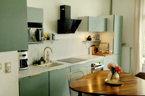 Metro L3 Bel appart lumineux avec jardin in Bagnolet