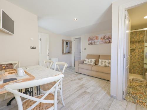 Suites con Jacuzzi Santillana - image 14