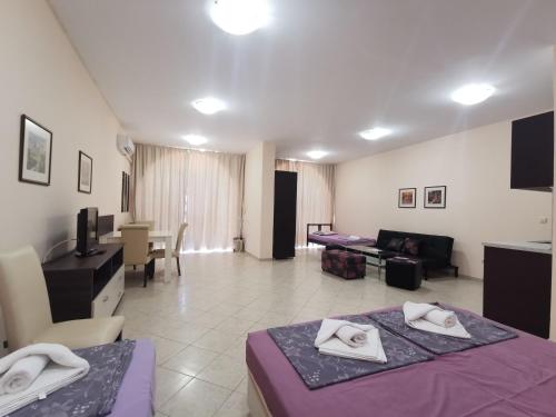 3 twin beds, 1 sofa bed
