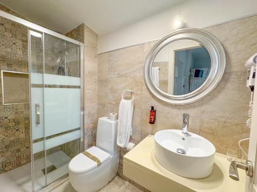 Suites con Jacuzzi Santillana - image 12