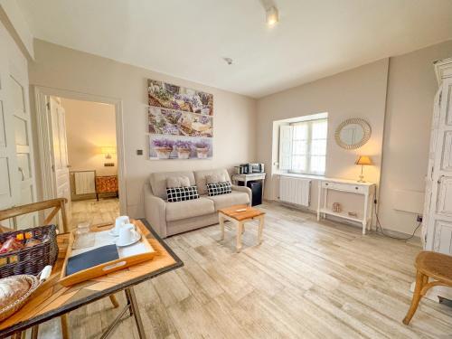 Suites con Jacuzzi Santillana - image 9