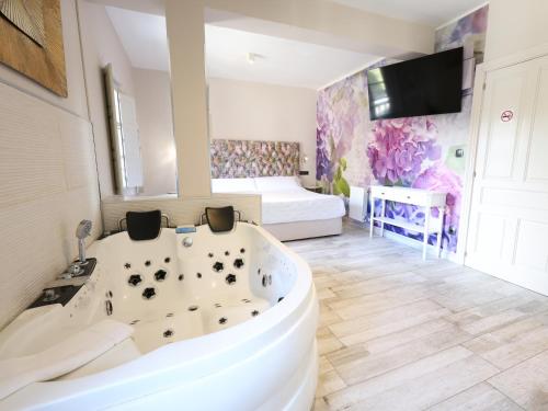 Suites con Jacuzzi Santillana - main image