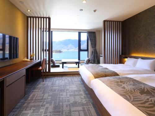 2 bedrooms, 4 beds
