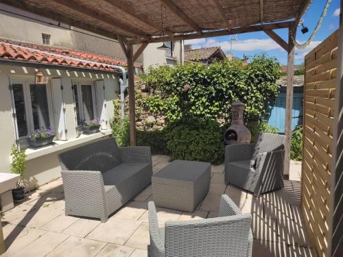 Maison de bourg spacieuse avec terrasse chambre d'hôte Aizenay