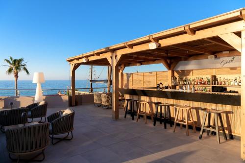 High Beach Hotel - image 11