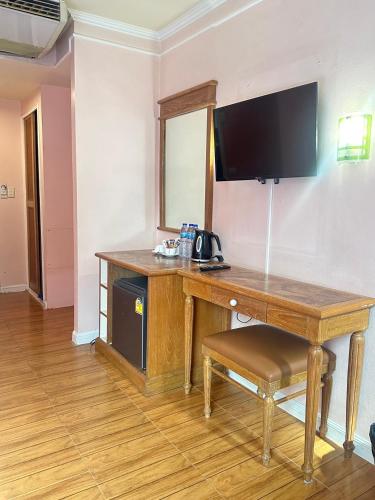 room detail thumbnail 2