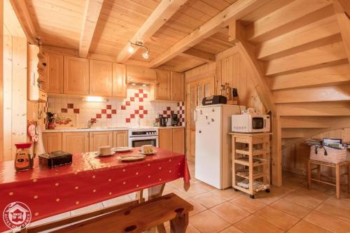 virtuve, Le Balcon de Novel - Chalet en pleine nature in Saint-Gingolph