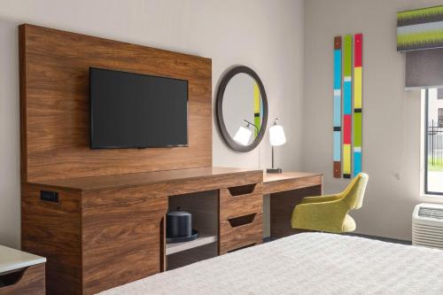 Hampton Inn & Suites Springfield - image 12