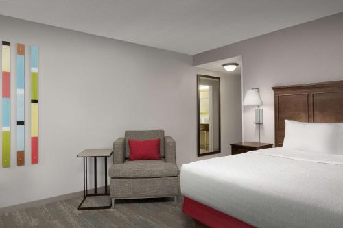 Hampton Inn & Suites Altamonte Springs Room Type - King Room - Non-Smoking