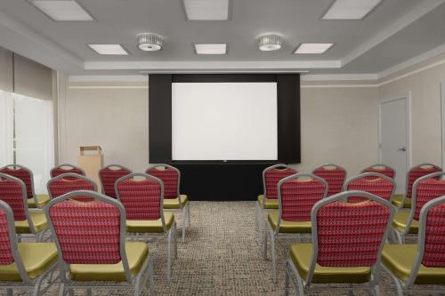 Hampton Inn & Suites Orlando North Altamonte Springs - image 12