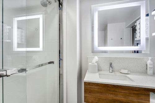 Hampton Inn Houston-Pearland TX - image 40
