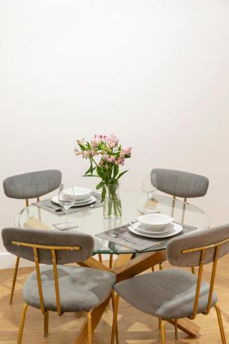 Faciliteiten, 1 Bed Apartment - Redhill Central, Surrey, Gatwick #4 in Redhill West