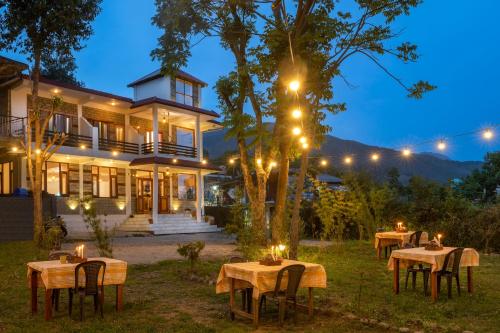 The Birdhouse Villa - Awah Devi
