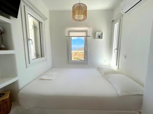 Quiet 3-bedroom sea view house with shared pool