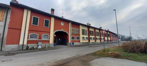 Silenzioso, posto auto, 2km da Lodi, 30 km da Milano in San Martino In Strada