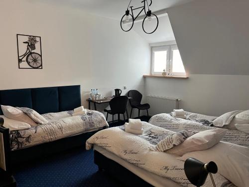 3 twin beds