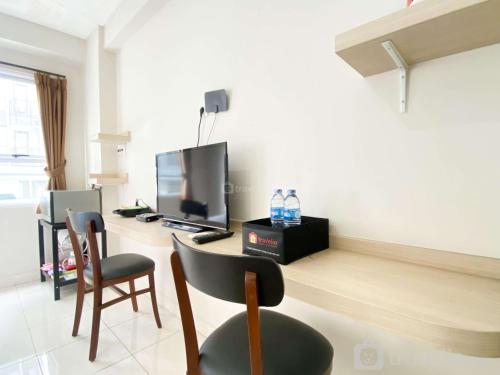 Comfort and Homey Studio Room (No Kitchen) Elvis Tower Apartment By Travelio - image 2