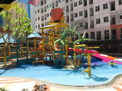 Studio Apartment room in Chic and Cozy Studio Apartment at Transpark Juanda Bekasi By Travelio