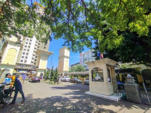 Serene 2BR Apartment at Gateway Ahmad Yani Cicadas By Travelio, Bandung