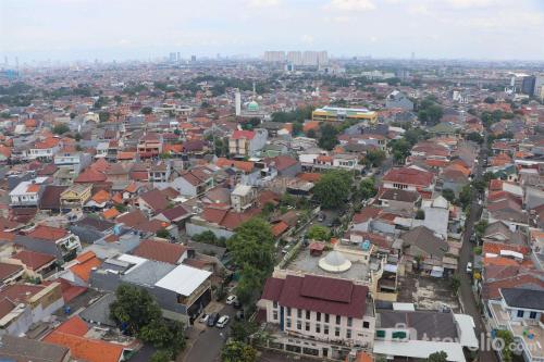 Fancy and Nice 1BR Apartment at H Residence By Travelio – Jakarta, NY