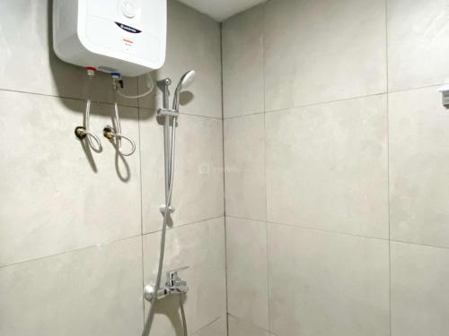 Good Deal and Homey Studio at Pollux Chadstone Apartment By Travelio